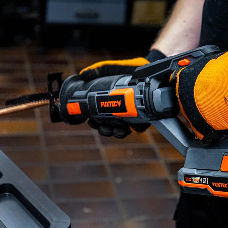 Scie sabre sans fil 20V FUXTEC FX-E1SS20 - set avec batterie 2Ah et chargeur 1A