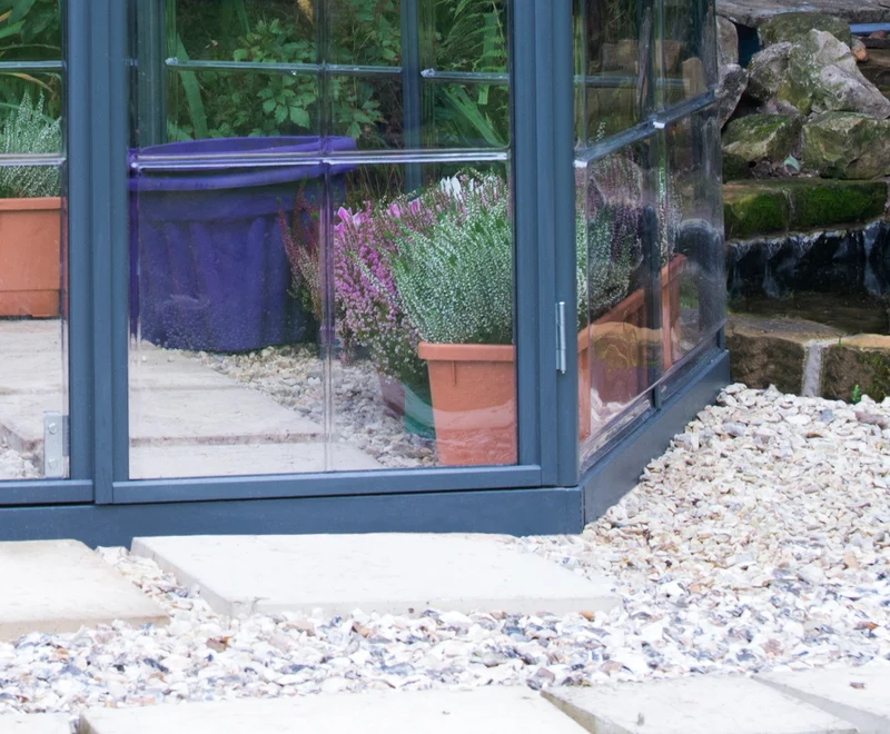 Serre Oasis 11,5 m² – aluminium gris, polycarbonate, base acier, double porte & ventilation