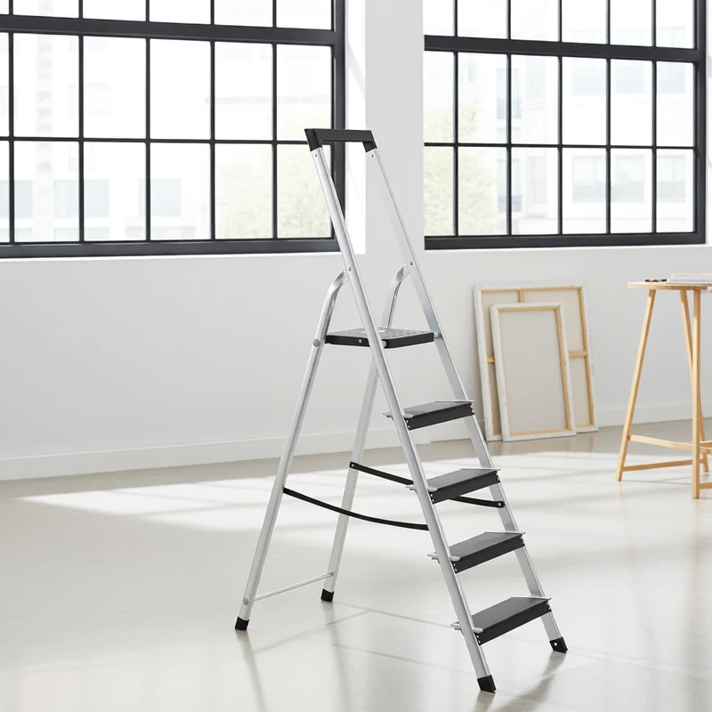 Escabeau 5 marches aluminium léger avec marches larges 12 cm – Confort et hauteur jusqu’à 3 m