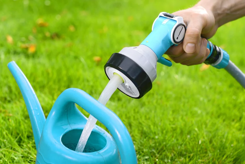 4-functional Garden Hand Sprinkler Gun with Graduated Water Flow Regulation