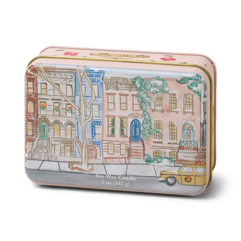 Paddywax Candela Natalizia in Latta "Brownstone" – Mandarino e Chiodi di Garofano (141 g)