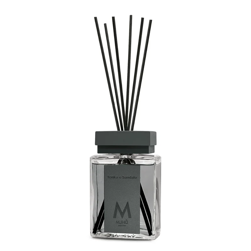 DIFFUSORE DI PROFUMO A BASTONCINI 100ML TONKA E SANDALO