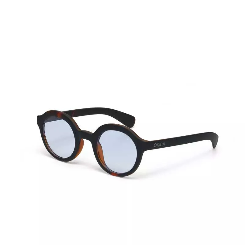 OCCHIALE DA SOLE MODELLO LAURO ROUND COLORE NERO LENTI BLU GRADIENTE OKKIA